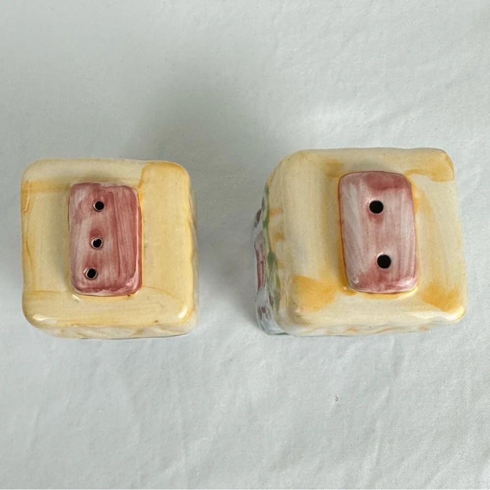 Cottage salt and pepper shakers